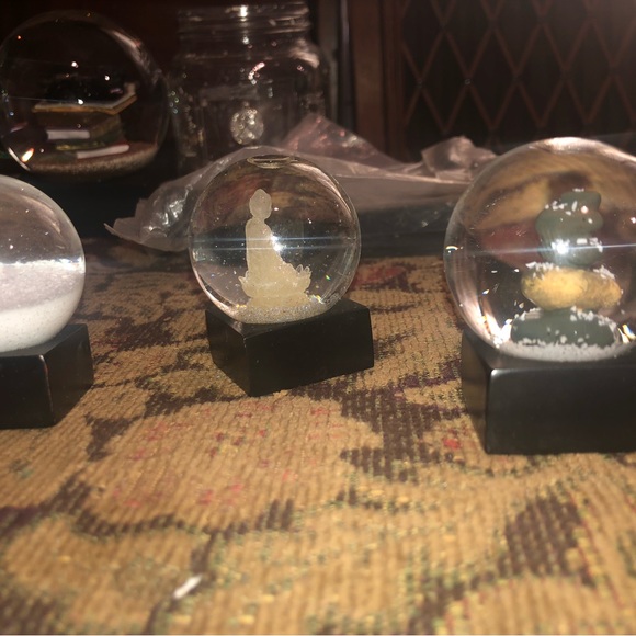 Snow globes - Picture 2 of 3